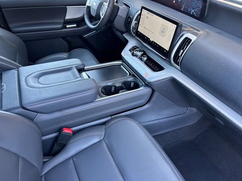 Used 2025 Ford Expedition Max Active AWD/4WD image 16