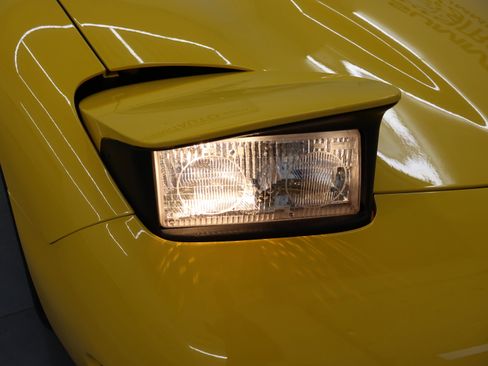 Used 2000 Chevrolet Corvette Convertible w/ Memory Pkg RWD image 18