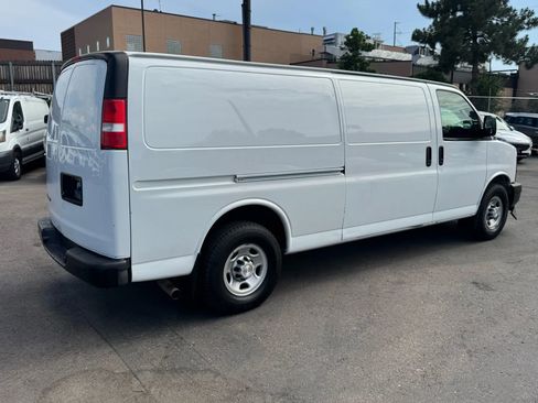 Used 2017 Chevrolet Express 3500 Extended image 8