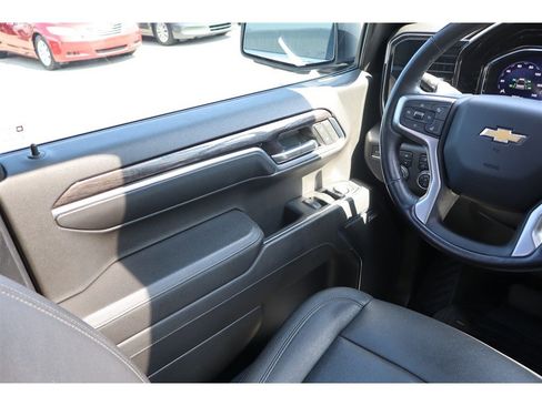 Used 2022 Chevrolet Silverado 1500 LTZ w/ LTZ Premium Package AWD/4WD image 30