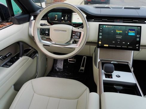 Used 2026 Land Rover Range Rover SE AWD/4WD image 14