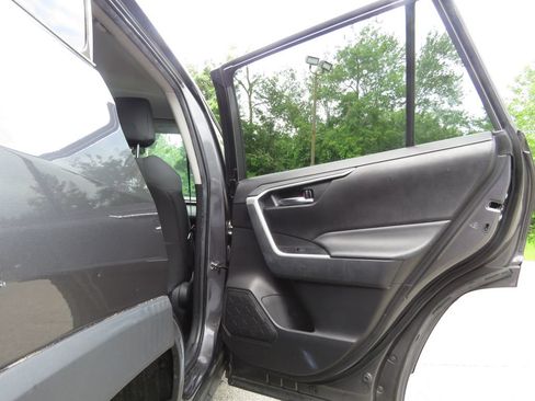 Used 2022 Toyota RAV4 XLE AWD/4WD image 14