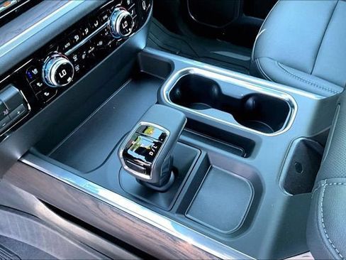 New 2026 GMC Sierra 1500 SLT w/ SLT Premium Package AWD/4WD image 9