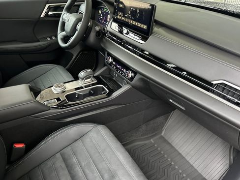 New 2026 Mitsubishi Outlander SE image 14