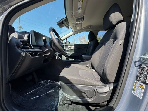 Used 2025 Kia Sportage LX image 23