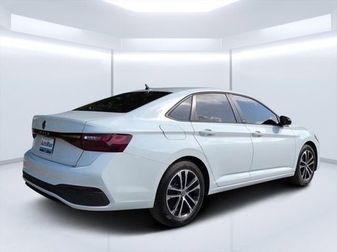 Used 2025 Volkswagen Jetta Sport FWD image 3