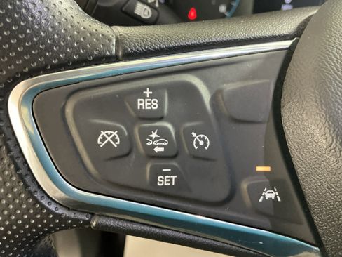 Used 2020 Chevrolet Equinox LS image 32