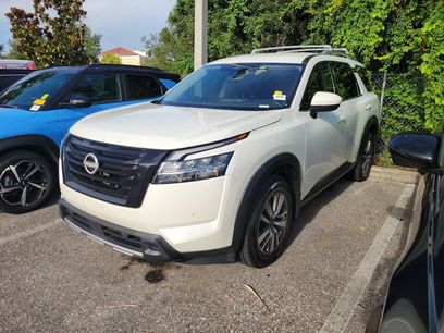 Used 2023 Nissan Pathfinder SL