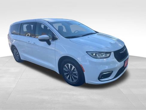 Used 2023 Chrysler Pacifica Touring-L FWD image 34