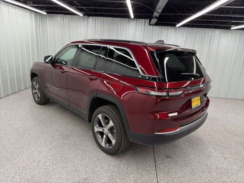 New 2026 Jeep Grand Cherokee Limited w/ Luxury Tech Group II RWD image 4