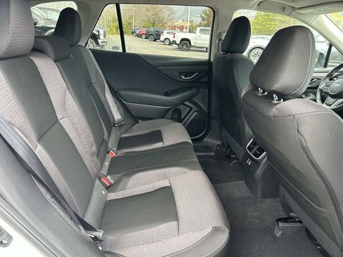 Used 2025 Subaru Outback Premium AWD/4WD image 18