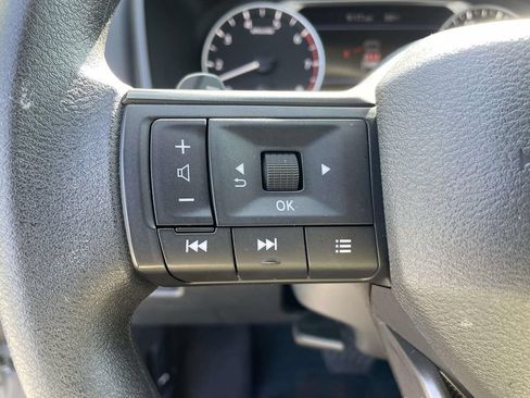 Used 2025 Nissan Rogue S FWD image 19