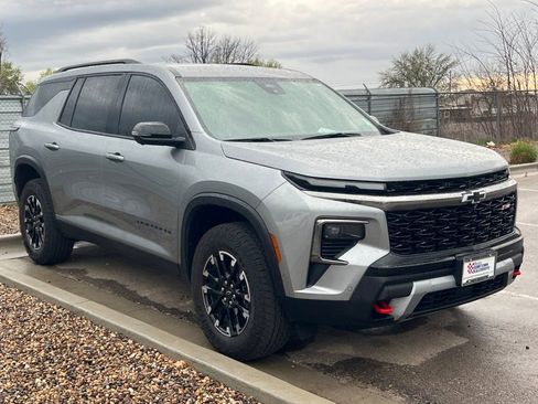 Used 2025 Chevrolet Traverse Z71 w/ Enhanced Driving Package image 2