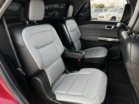 Used 2021 Ford Explorer XLT w/ Equipment Group 202A image 31