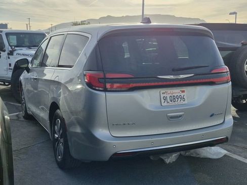 Used 2024 Chrysler Pacifica Limited FWD image 7