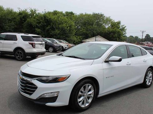 Used 2019 Chevrolet Malibu LT FWD image 1