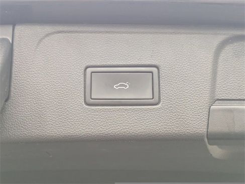 Certified 2022 Volkswagen Atlas SEL R-Line image 14