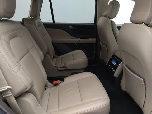Used 2020 Lincoln Aviator Reserve image 19