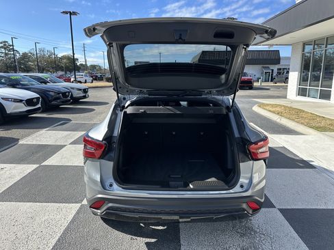 Used 2024 Chevrolet Trax RS w/ Sunroof Package image 5