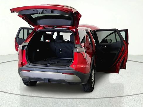 Used 2025 Chevrolet Equinox LT w/ Safety and Technology Package FWD image 11