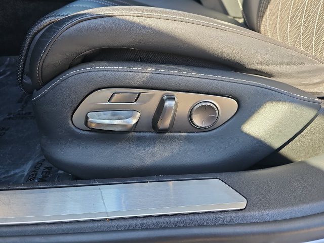 Used 2020 Lexus LS 500 w/ Interior Upgrade Package RWD image 33