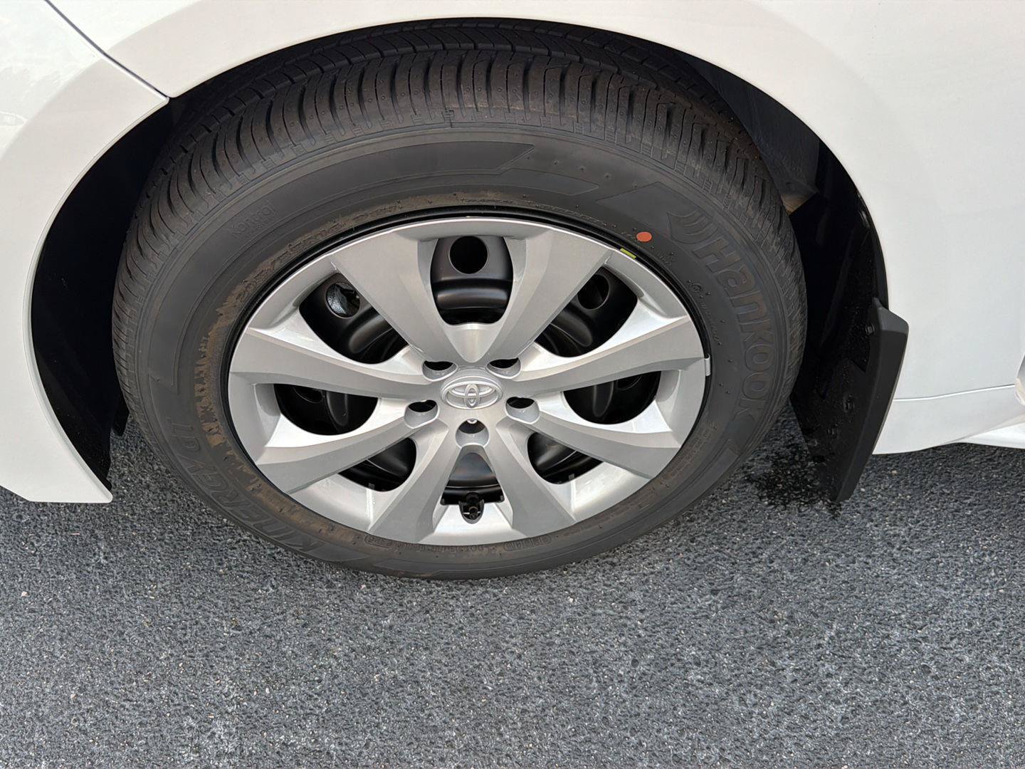 New 2027 Toyota Corolla LE FWD image 32