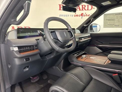 New 2025 Lincoln Navigator Black Label image 14