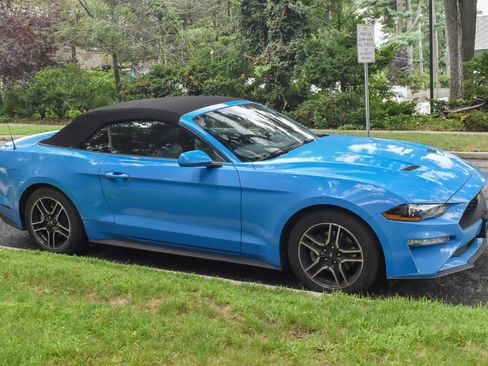 Used 2022 Ford Mustang Premium RWD image 11