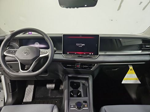 New 2026 Volkswagen Tiguan SE AWD/4WD image 17