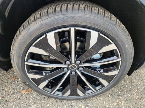 New 2026 Volvo XC60 B5 Ultra w/ Climate Package image 18