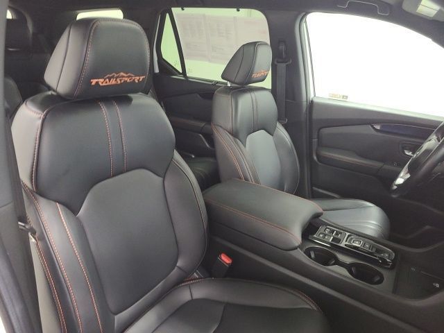 Used 2025 Honda Pilot TrailSport image 15