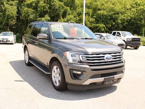 Used 2018 Ford Expedition XLT w/ Equipment Group 202A AWD/4WD image 2