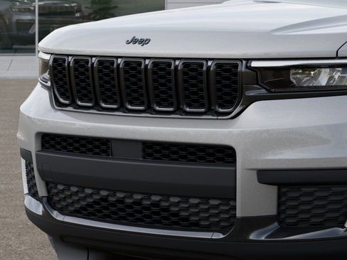 New 2025 Jeep Grand Cherokee L Altitude image 11