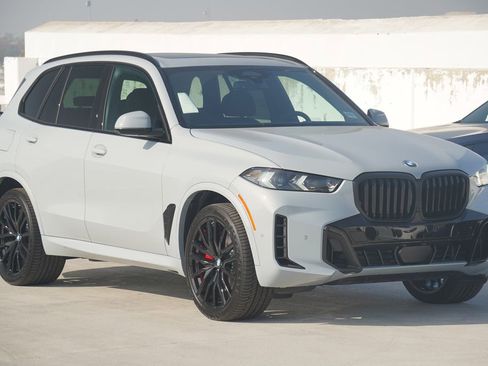 New 2026 BMW X5 sDrive40i w/ M Sport Package image 3