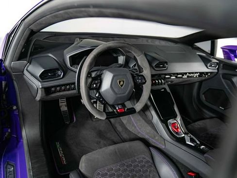 Used 2021 Lamborghini Huracan EVO RWD image 18