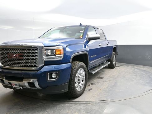 Used 2016 GMC Sierra 2500 Denali w/ Suspension Package, Off-Road image 5