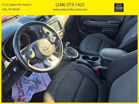 Used 2017 Kia Soul + image 11
