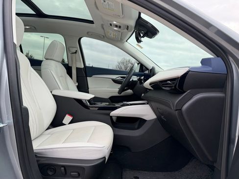 Used 2024 Buick Envision Avenir image 25