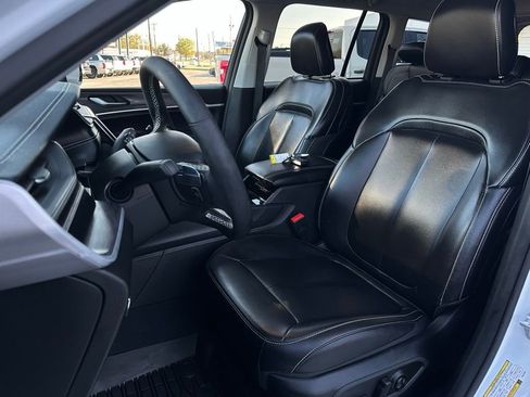 Used 2023 Jeep Grand Cherokee Limited image 14