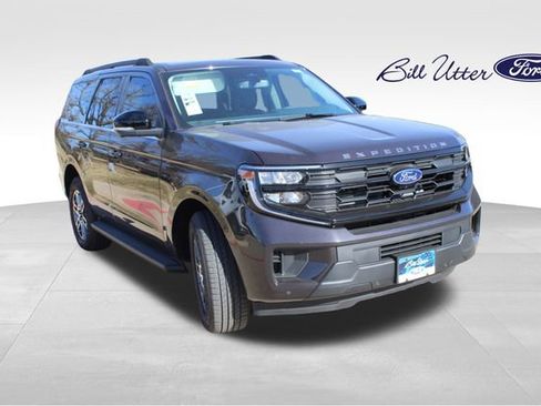 New 2025 Ford Expedition Active image 2