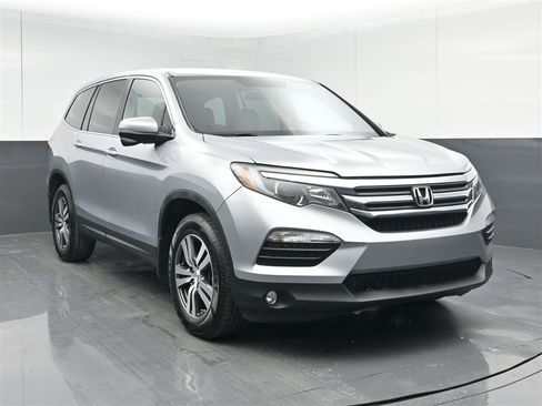 Used 2018 Honda Pilot EX image 1