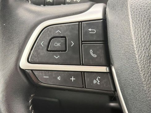 Used 2025 Toyota Highlander LE FWD image 17