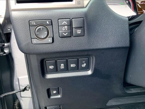 Used 2022 Lexus GX 460 Premium w/ Premium Package image 35