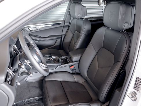 New 2026 Porsche Macan image 5