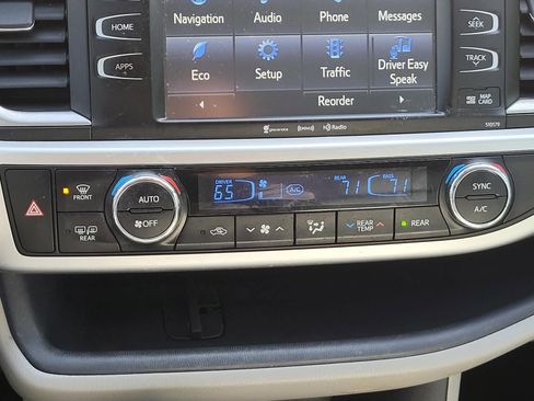 Used 2017 Toyota Highlander XLE image 32