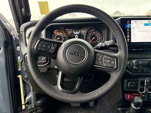 Used 2025 Jeep Wrangler Willys image 17