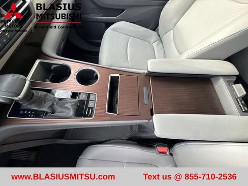 Used 2022 Toyota Sienna XLE AWD/4WD image 26