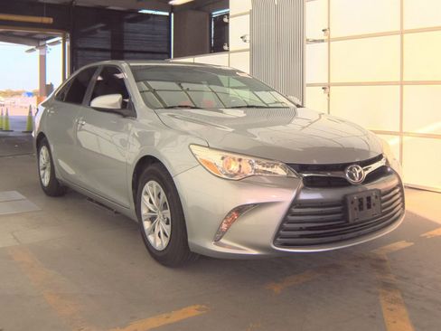 Used 2016 Toyota Camry LE FWD image 3