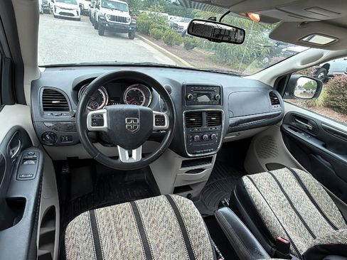 Used 2015 Dodge Grand Caravan American Value Package w/ UConnect Hands-Free Group FWD image 24