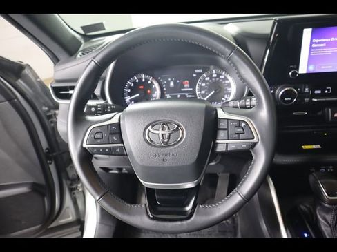 Used 2023 Toyota Highlander XSE FWD image 19